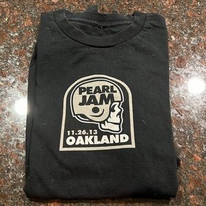 Pearl Jam  Oakland mens short sleeve tshirt size L